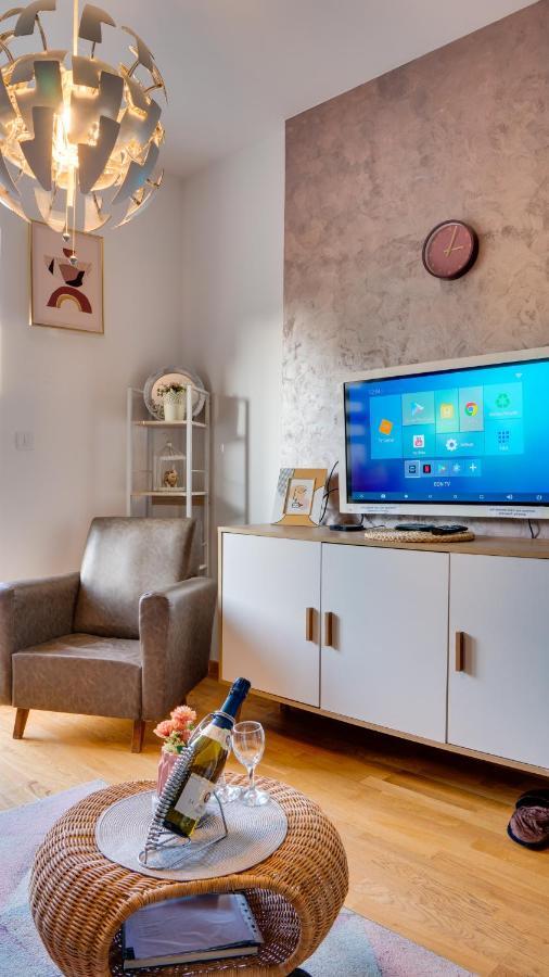 Yin - Hot Tub, Sauna, Apartman Novi Sad
