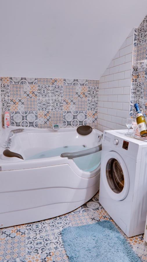 Yin - Hot Tub, Sauna, Novi Sad